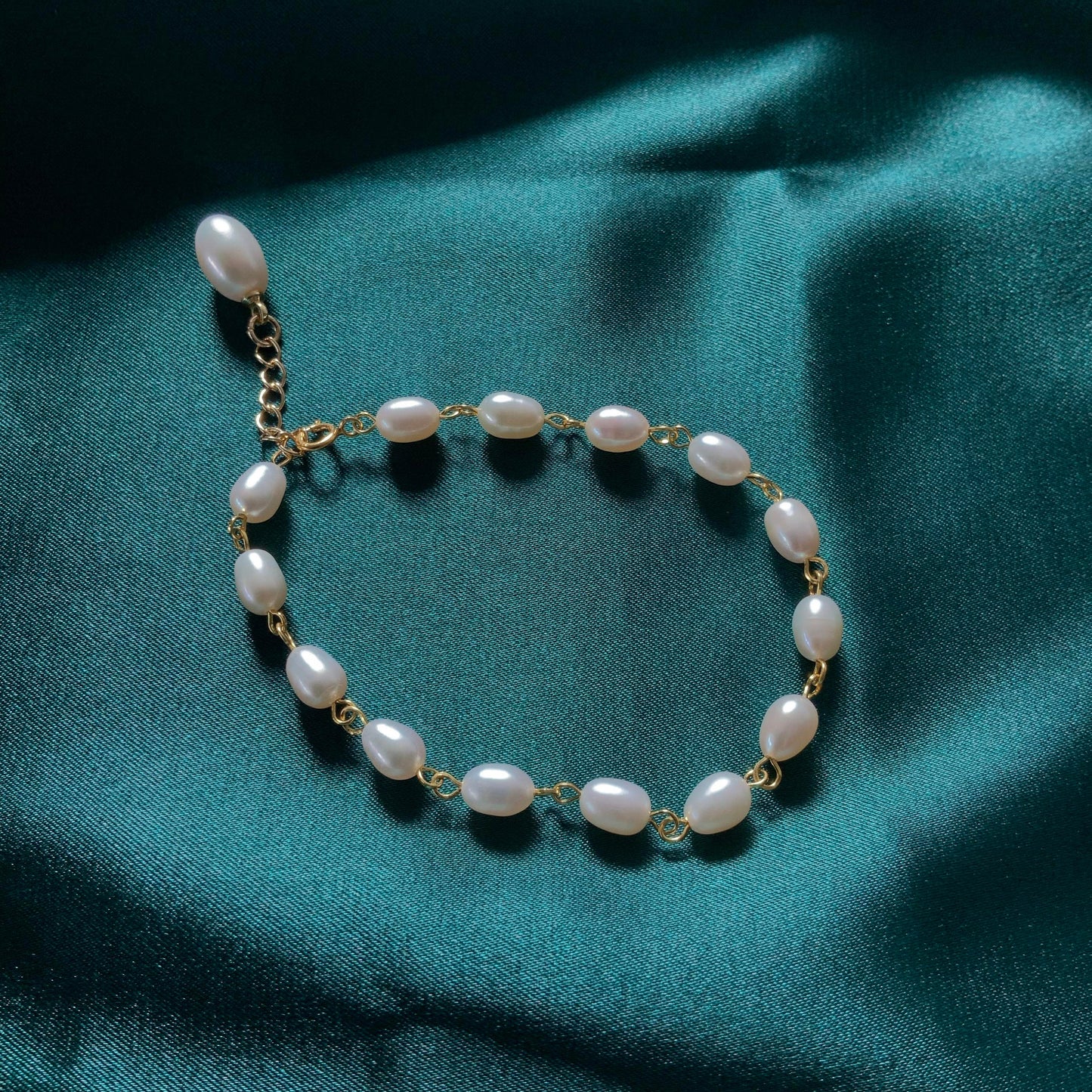 Handmade Gold Plated Beaded Bracelet Bridal Pearl Bracelet Gift for her Dainty Chain bracelet