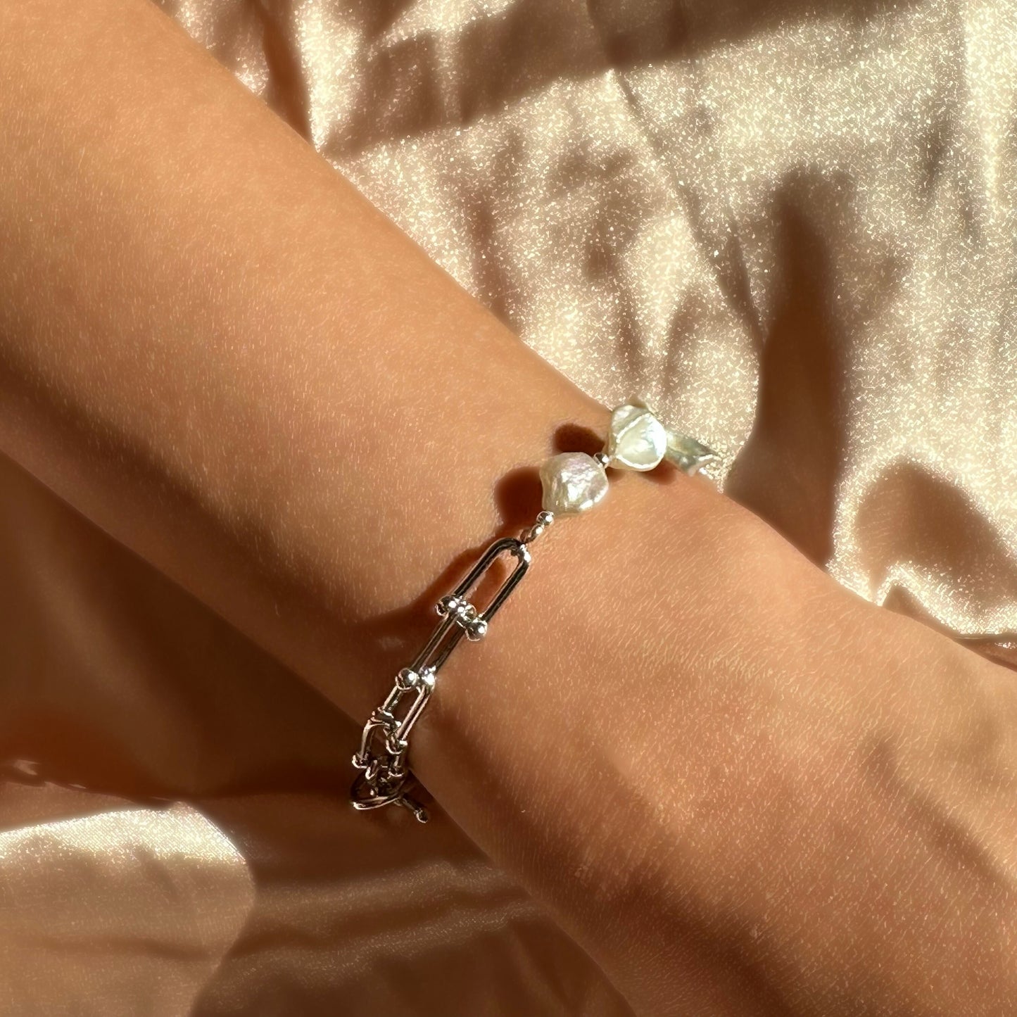 Irregular Pearl Bracelet Sterling Silver Freshwater Pearl Bracelet Horse Shoe Hardware Chain Bracelet U Link Bracelet Gift for her