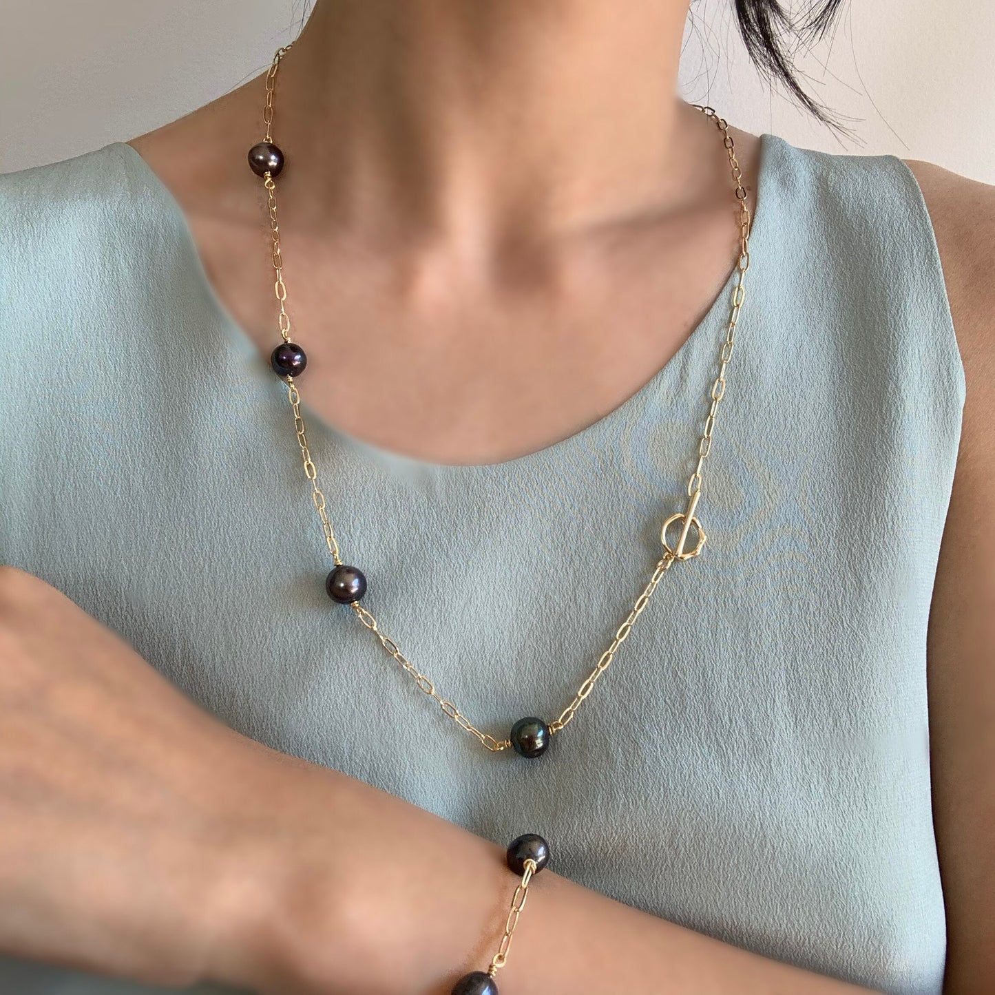Black Pearl Station Bracelet Gold Paperclip Chain