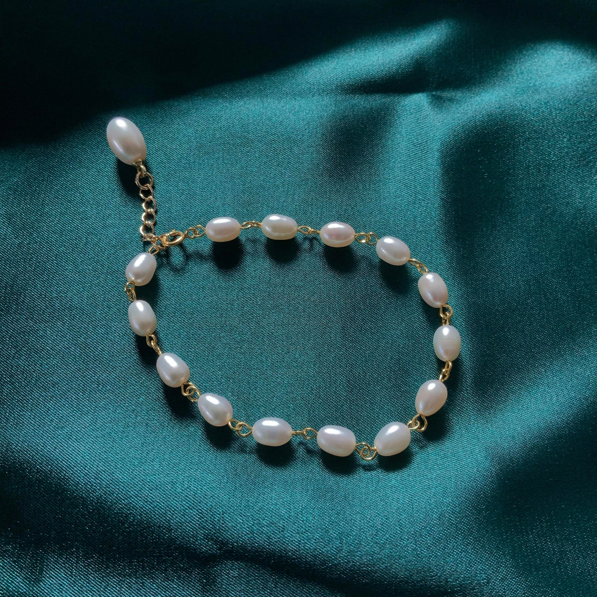 Handmade Gold Plated Beaded Bracelet Bridal Pearl Bracelet Gift for her Dainty Chain bracelet